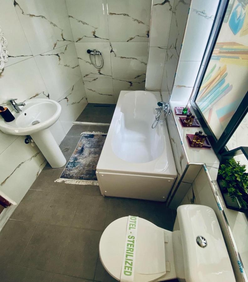 Kb Downtown Gjirokaster Apartment ภายนอก รูปภาพ
